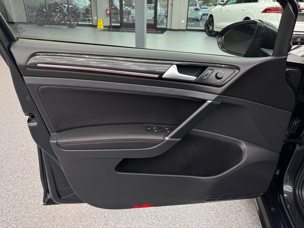 2016 Volkswagen GTI Image 17