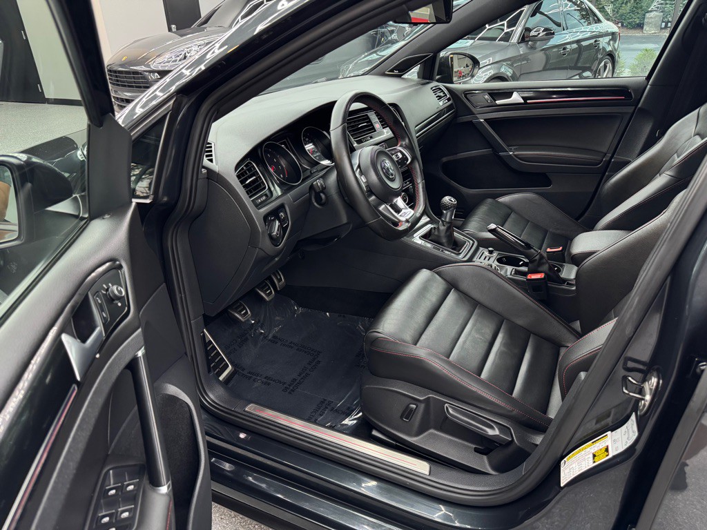 2016 Volkswagen GTI Image 18