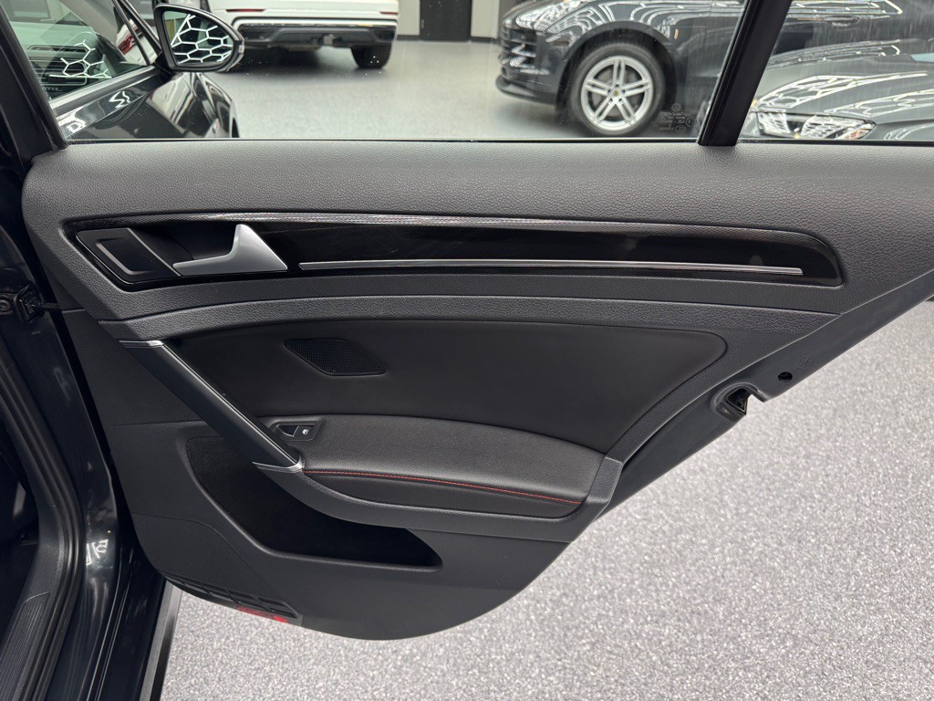 2016 Volkswagen GTI Image 23