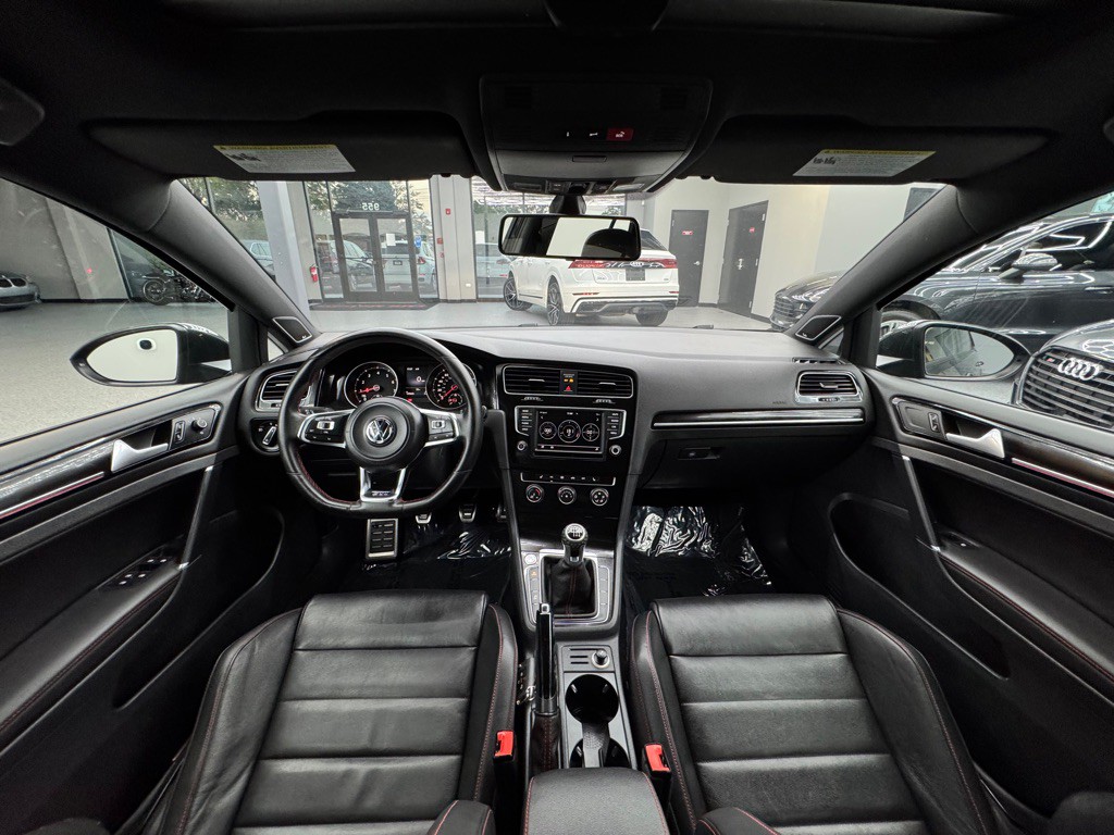 2016 Volkswagen GTI Image 28