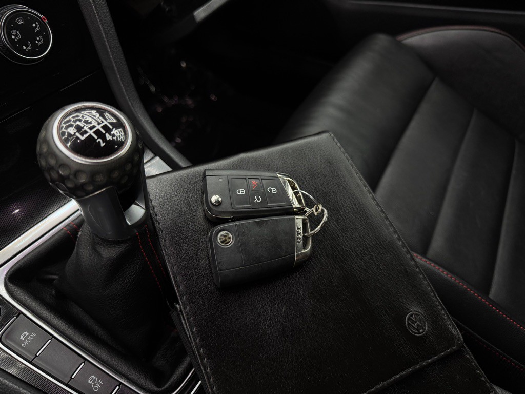 2016 Volkswagen GTI Image 36
