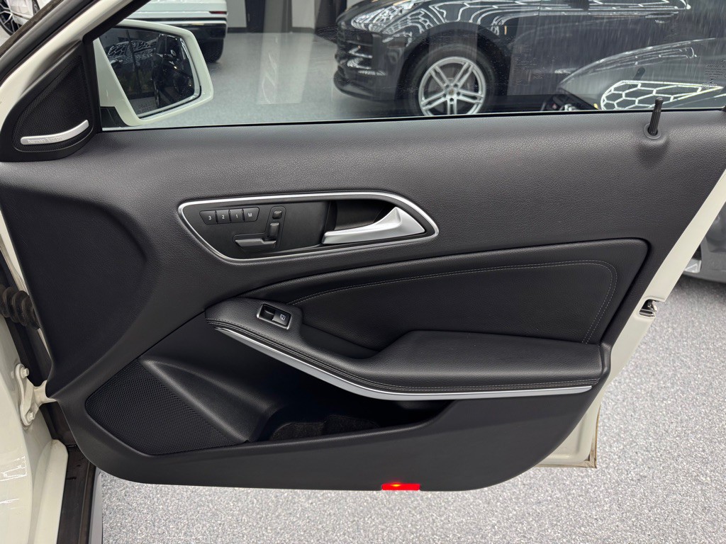 2015 Mercedes-Benz GLA-Class Image 26