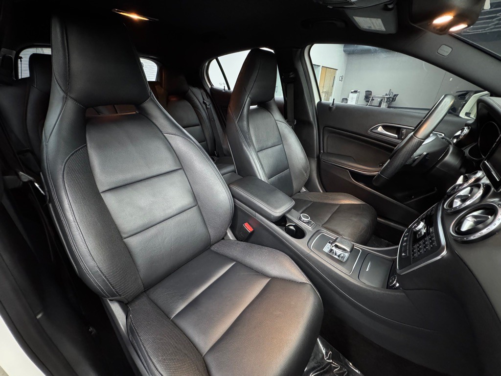 2015 Mercedes-Benz GLA-Class Image 28