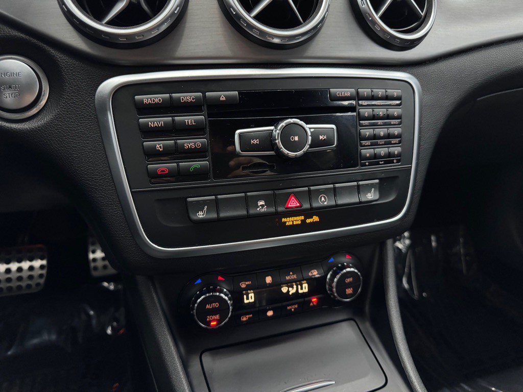 2015 Mercedes-Benz GLA-Class Image 33