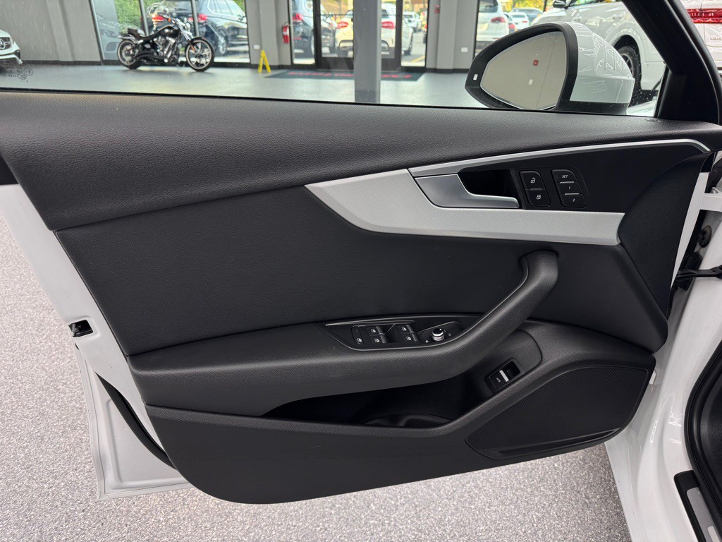 2017 Audi A4 Image 15