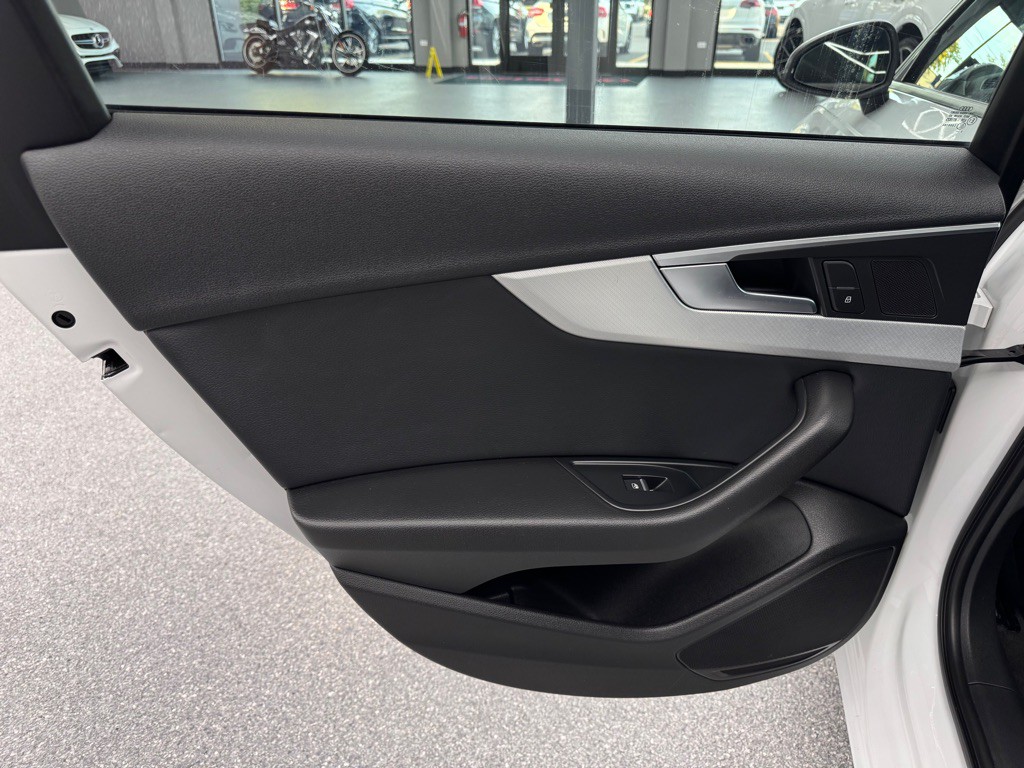 2017 Audi A4 Image 18
