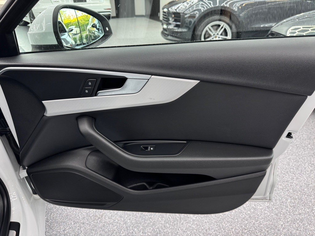 2017 Audi A4 Image 23