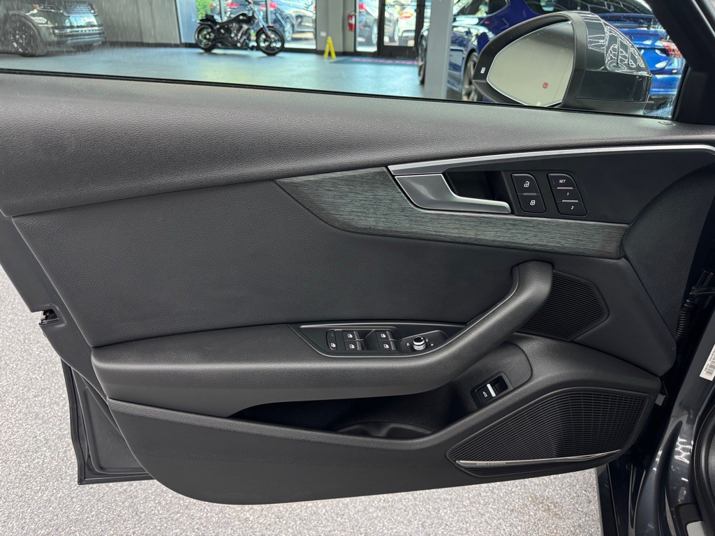 2017 Audi A4 Image 17