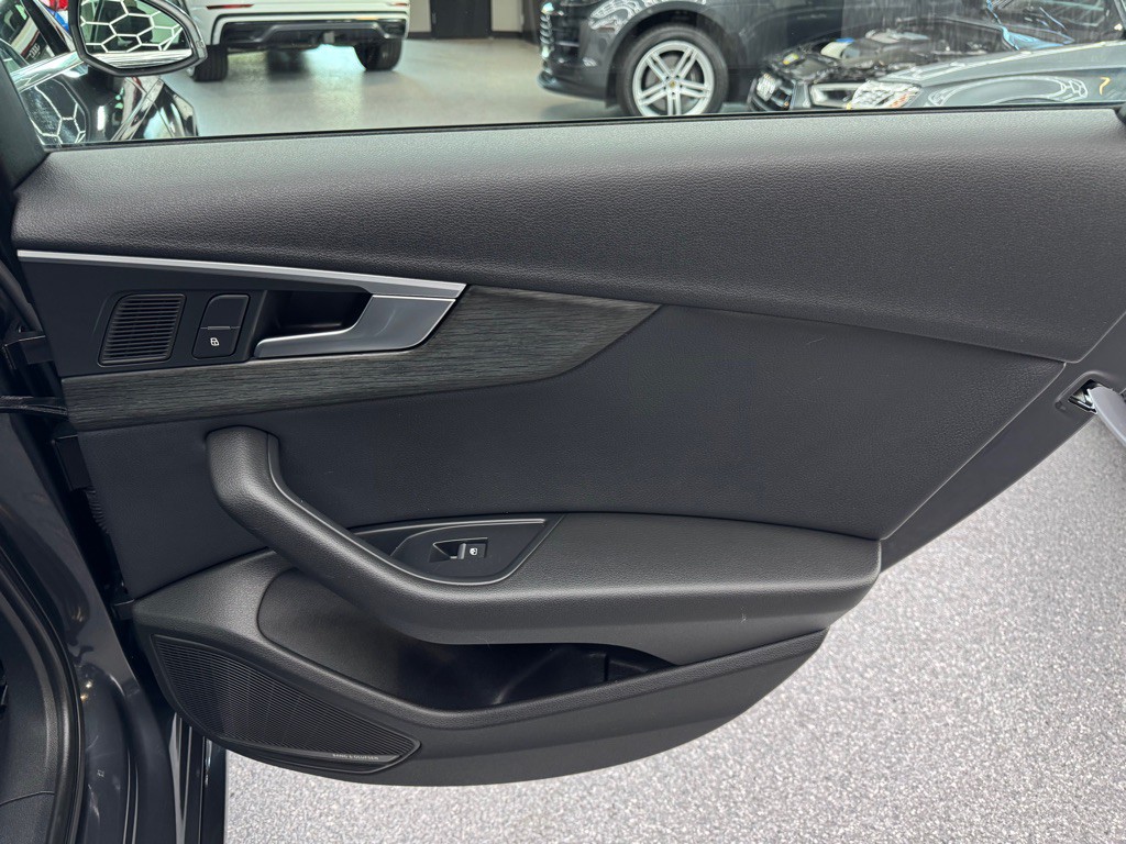 2017 Audi A4 Image 25