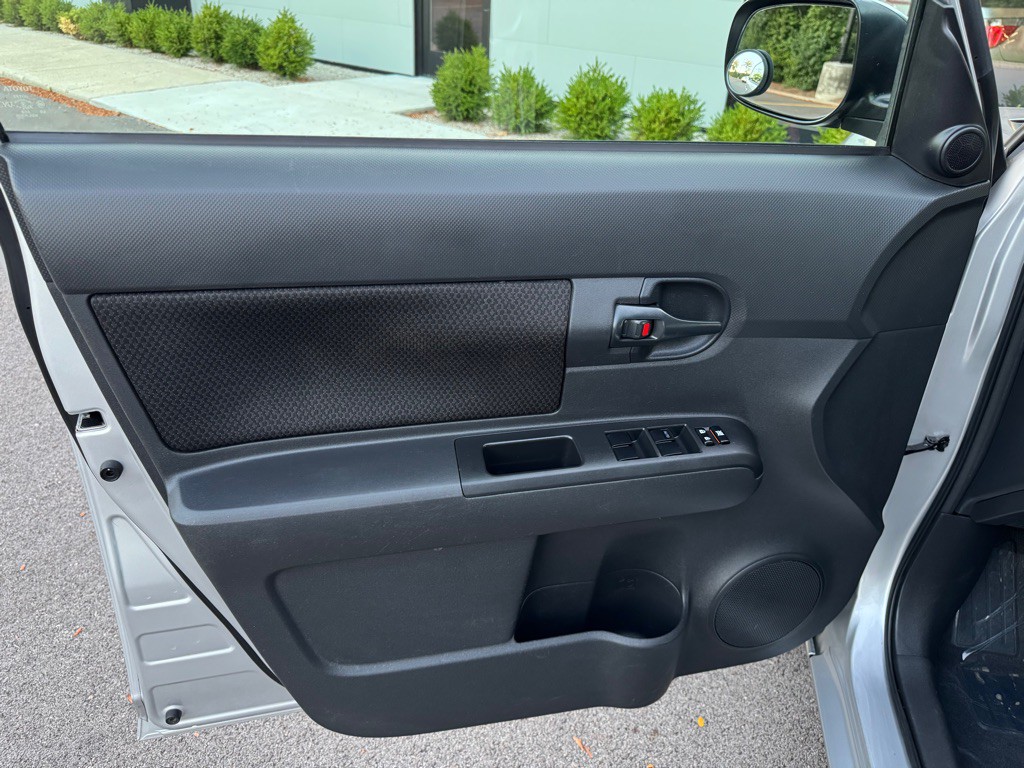 2009 Scion xB Image 12