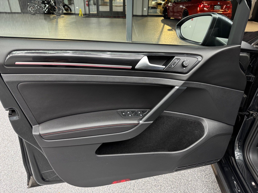 2016 Volkswagen GTI Image 18
