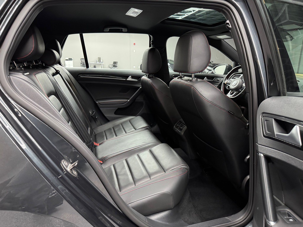 2016 Volkswagen GTI Image 25