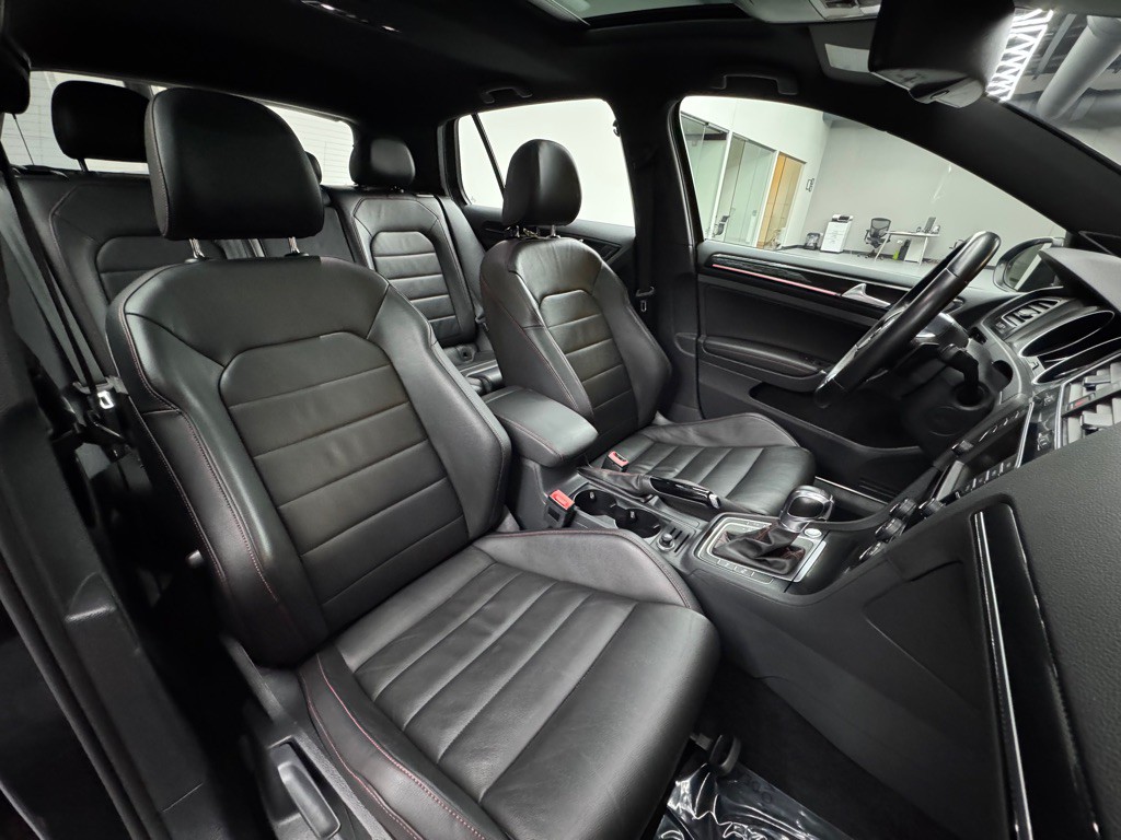 2016 Volkswagen GTI Image 28