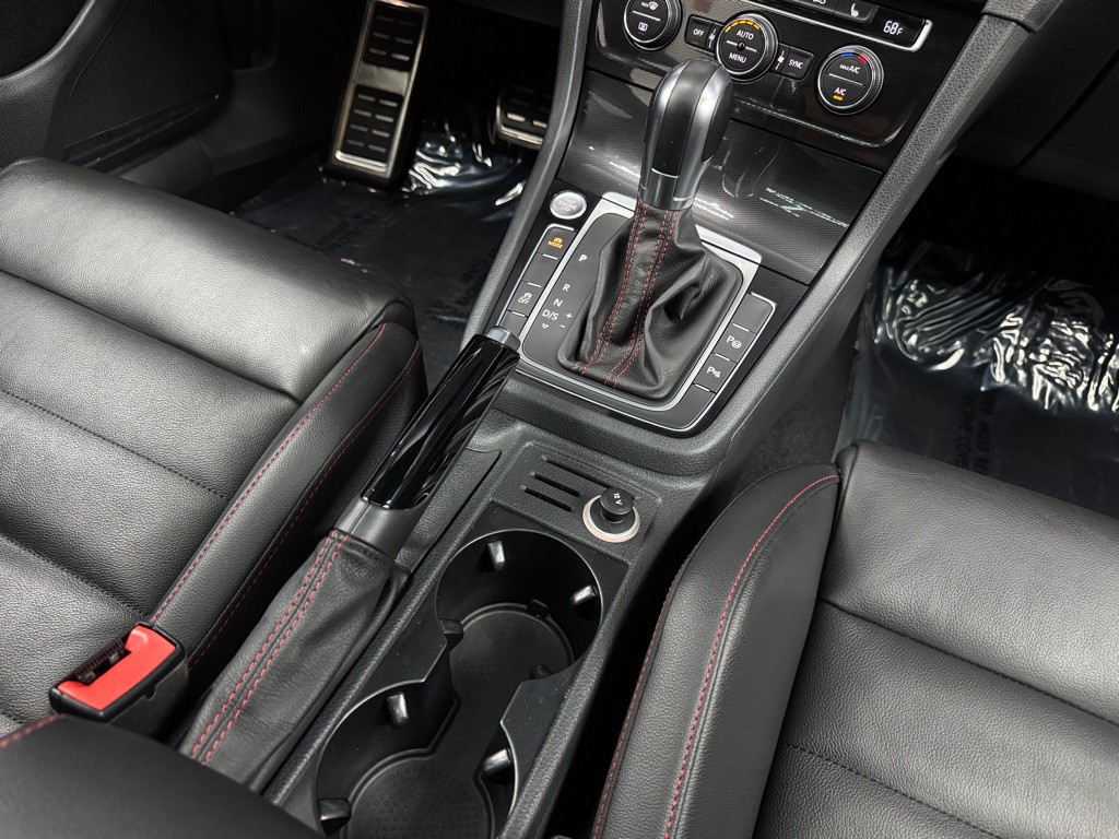 2016 Volkswagen GTI Image 35