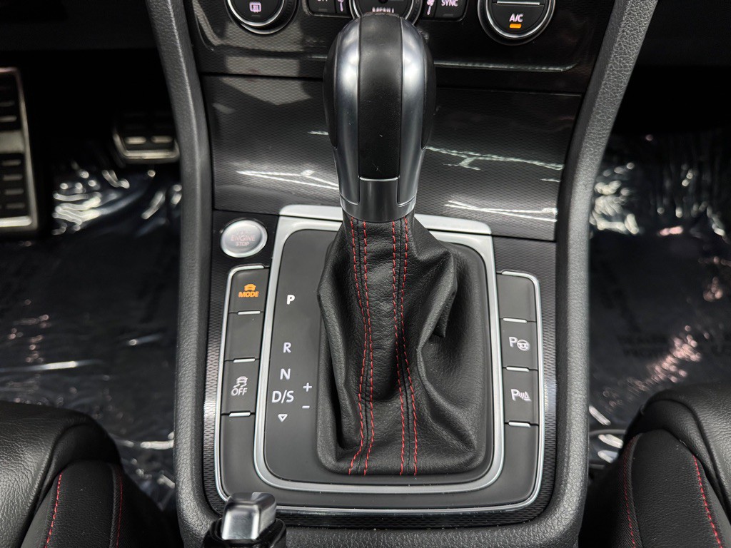 2016 Volkswagen GTI Image 36