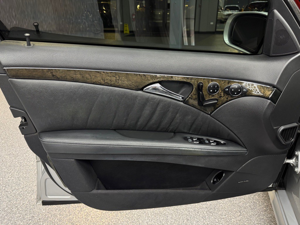2003 Mercedes-Benz E-Class Image 19