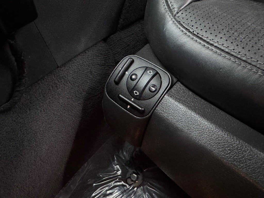 2003 Mercedes-Benz E-Class Image 24