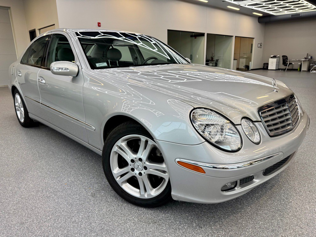 2005 Mercedes-Benz E-Class Image 2