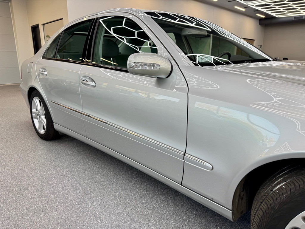 2005 Mercedes-Benz E-Class Image 3