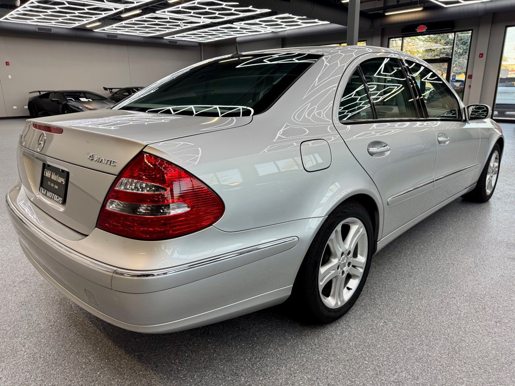 2005 Mercedes-Benz E-Class Image 16