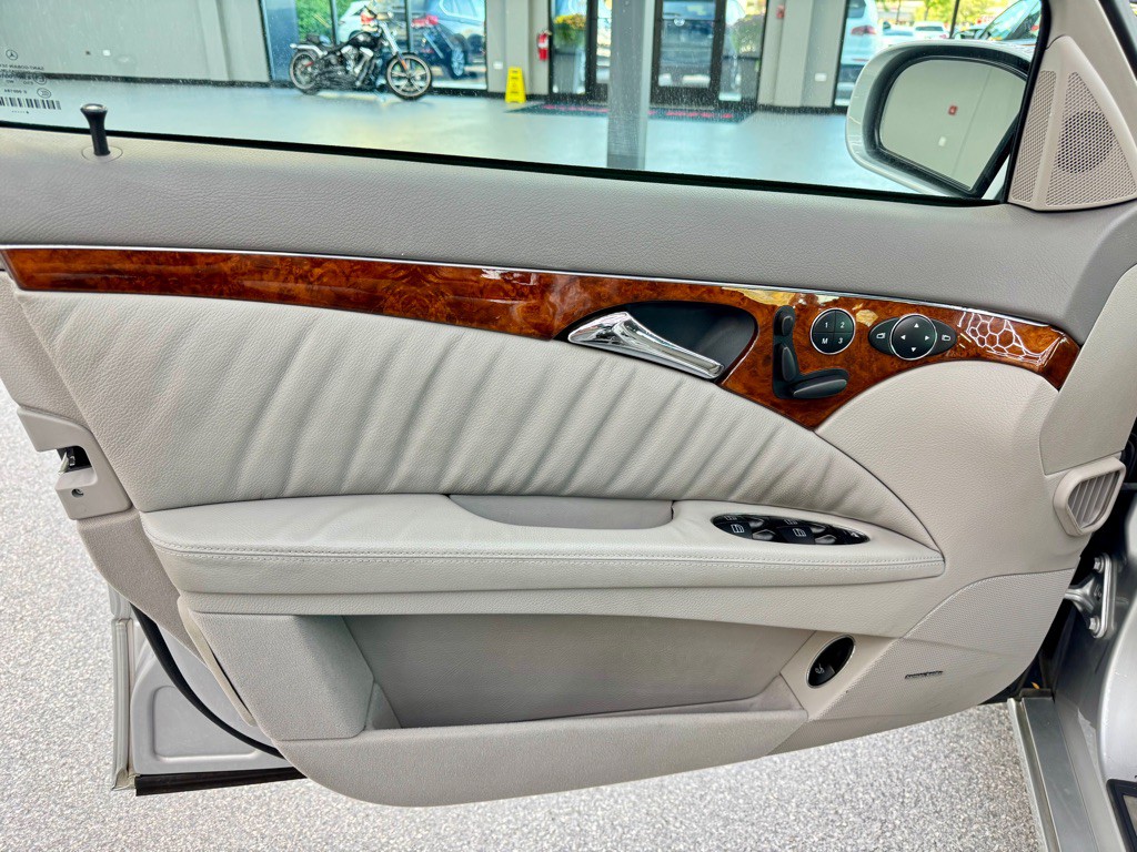 2005 Mercedes-Benz E-Class Image 19