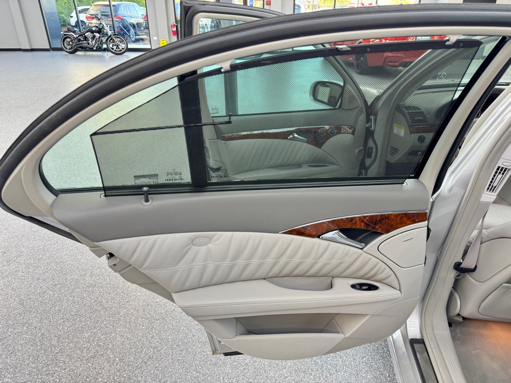 2005 Mercedes-Benz E-Class Image 22