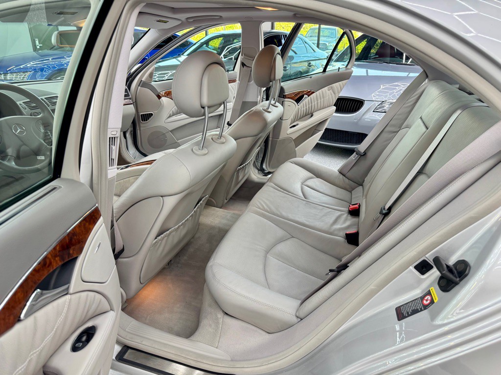 2005 Mercedes-Benz E-Class Image 23