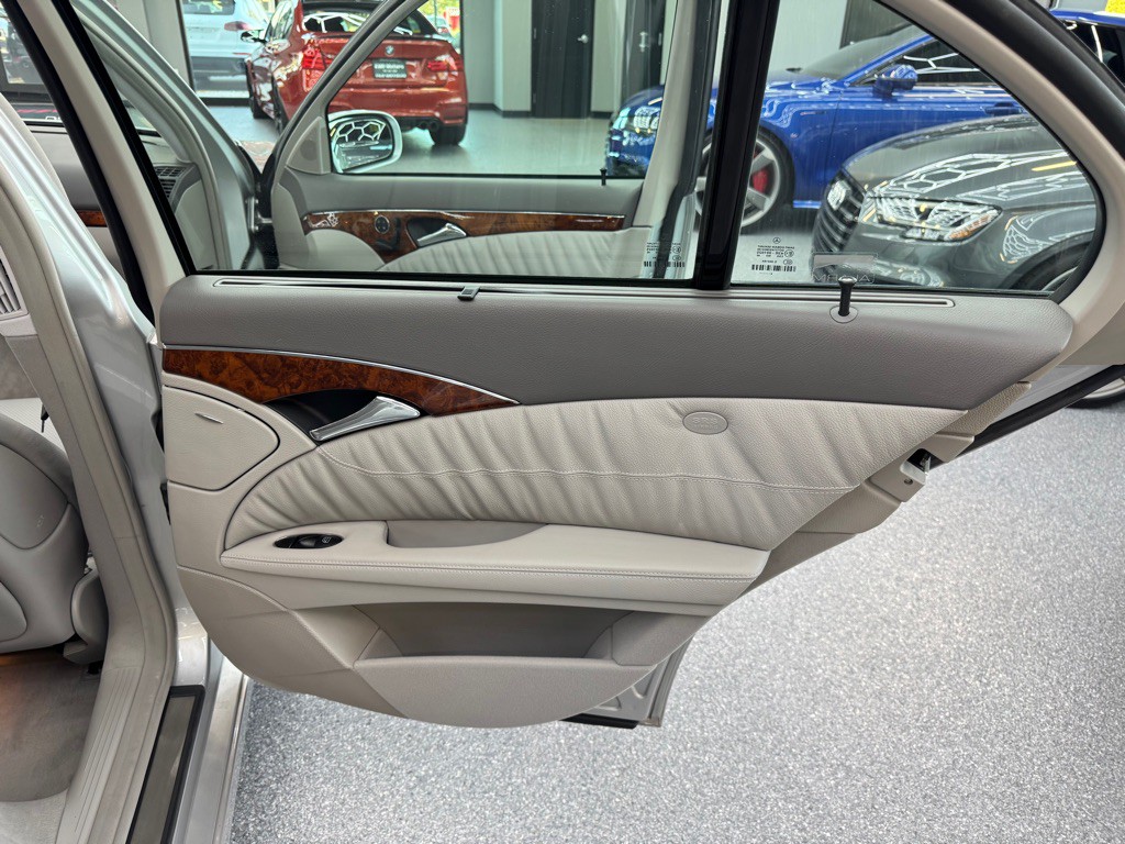 2005 Mercedes-Benz E-Class Image 25