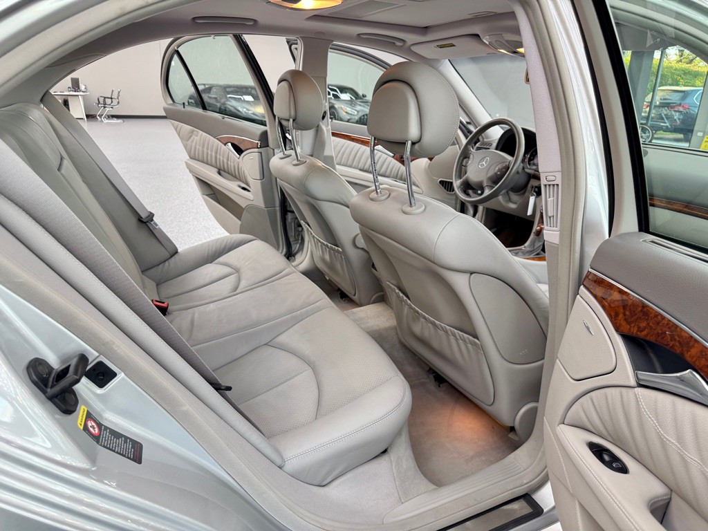 2005 Mercedes-Benz E-Class Image 26
