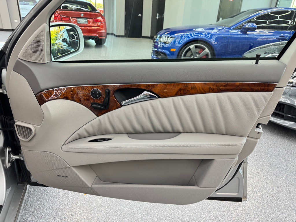 2005 Mercedes-Benz E-Class Image 28