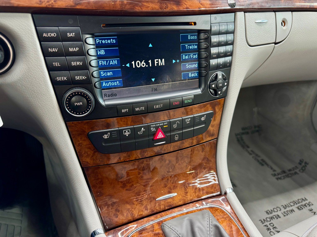 2005 Mercedes-Benz E-Class Image 32