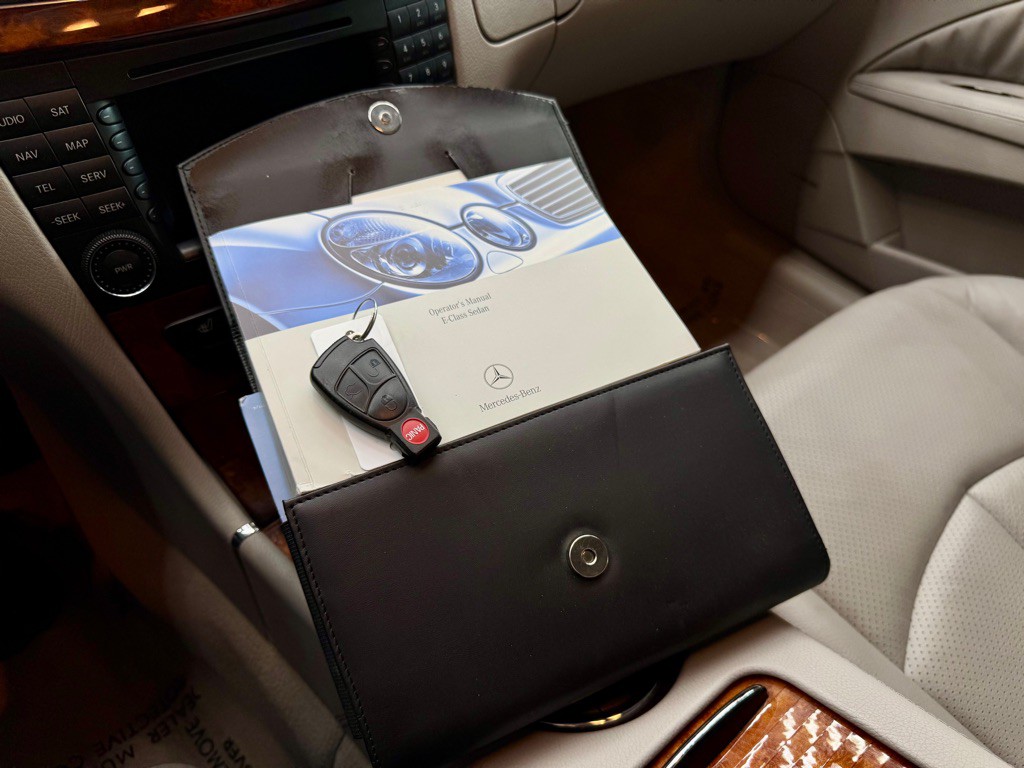 2005 Mercedes-Benz E-Class Image 38