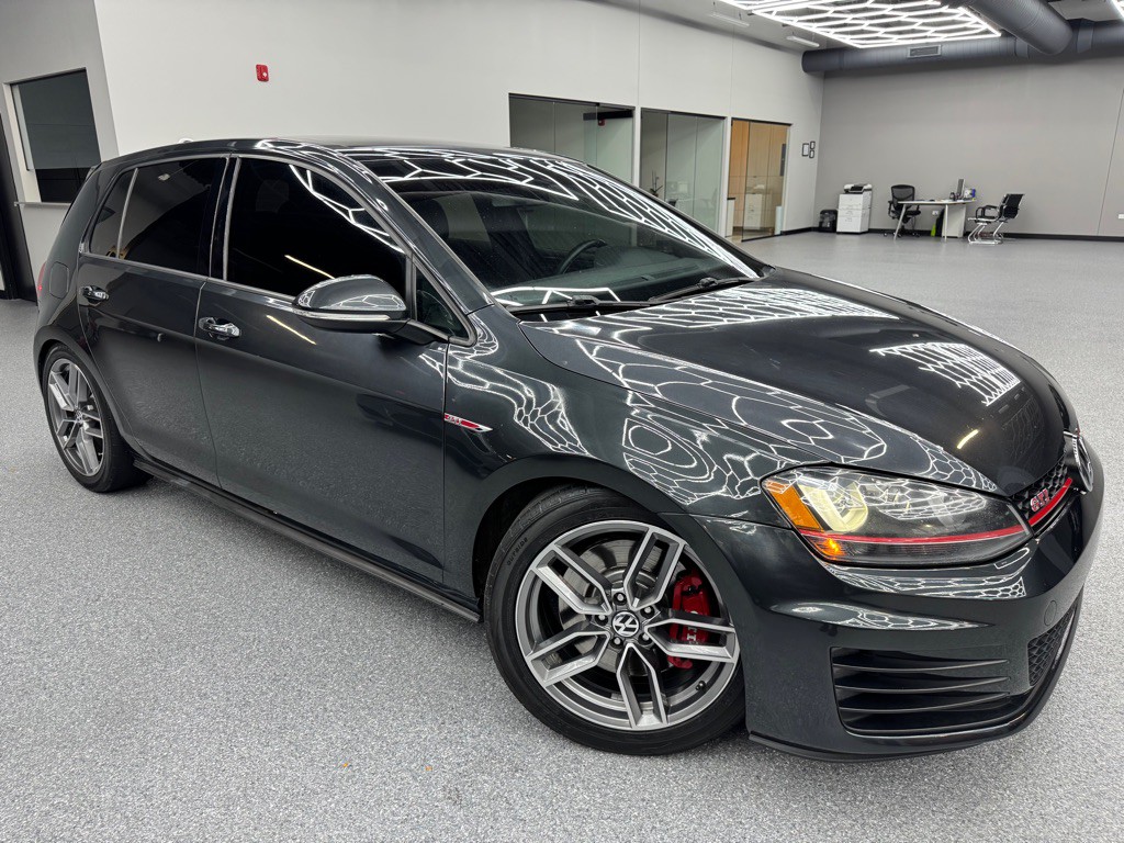 2017 Volkswagen GTI Image 2