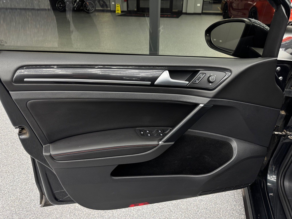 2017 Volkswagen GTI Image 18