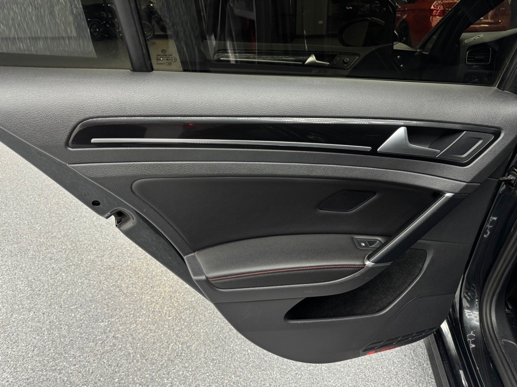 2017 Volkswagen GTI Image 21