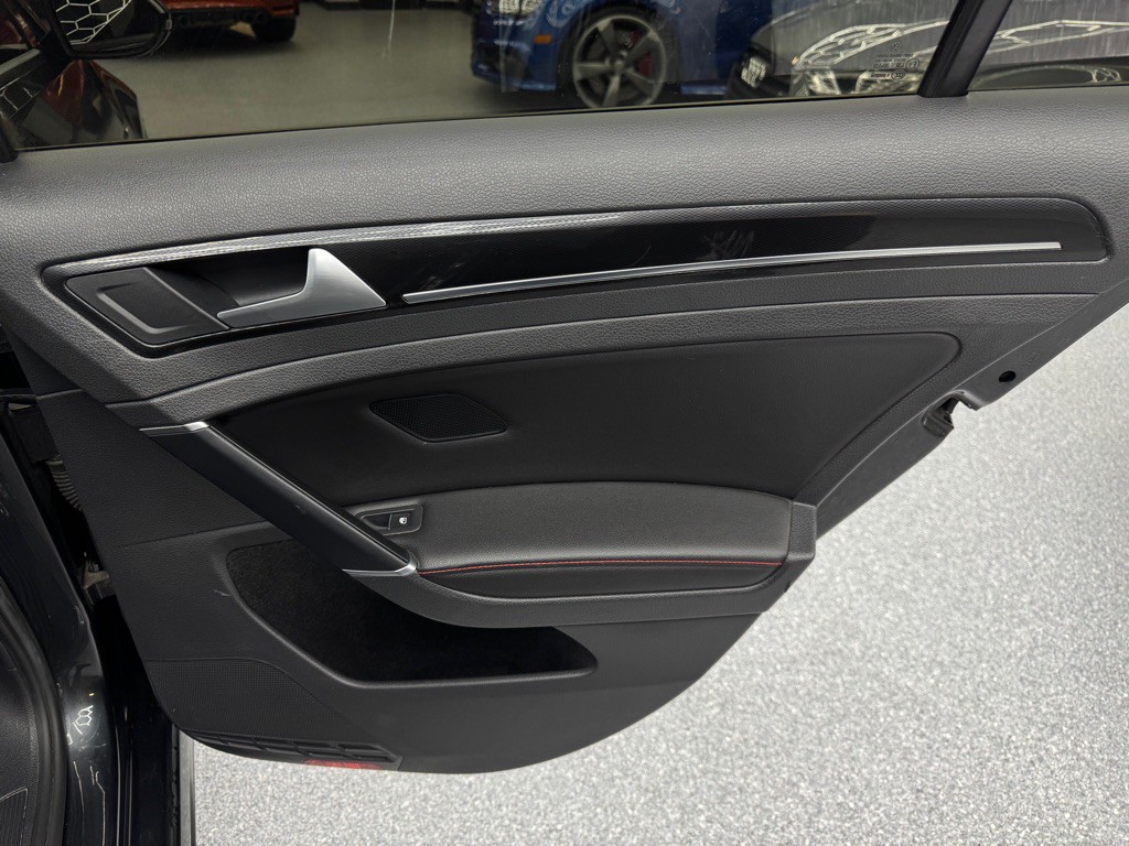 2017 Volkswagen GTI Image 24