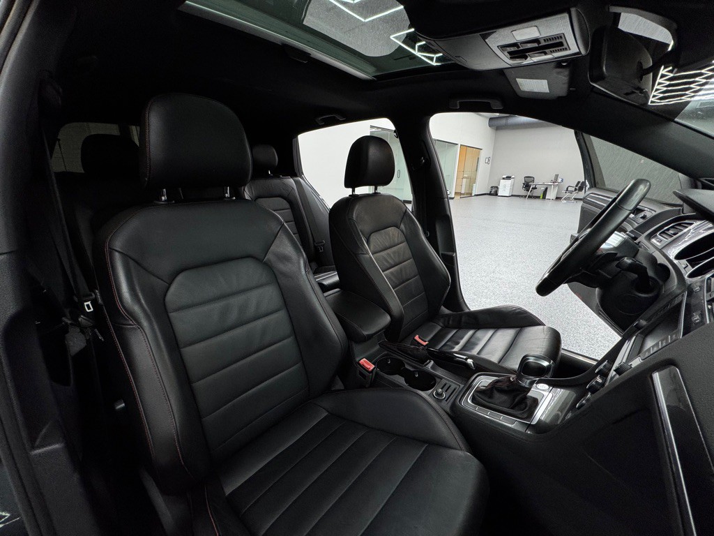 2017 Volkswagen GTI Image 28