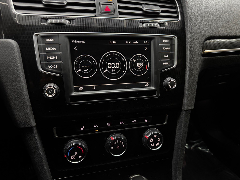 2017 Volkswagen GTI Image 30