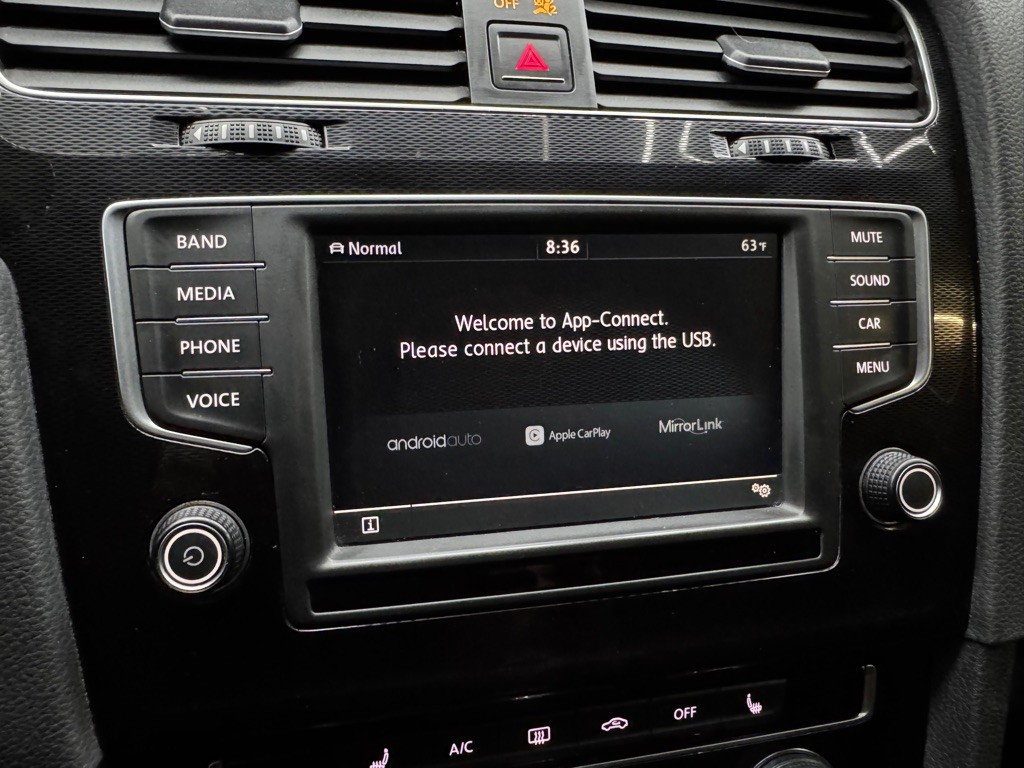 2017 Volkswagen GTI Image 31