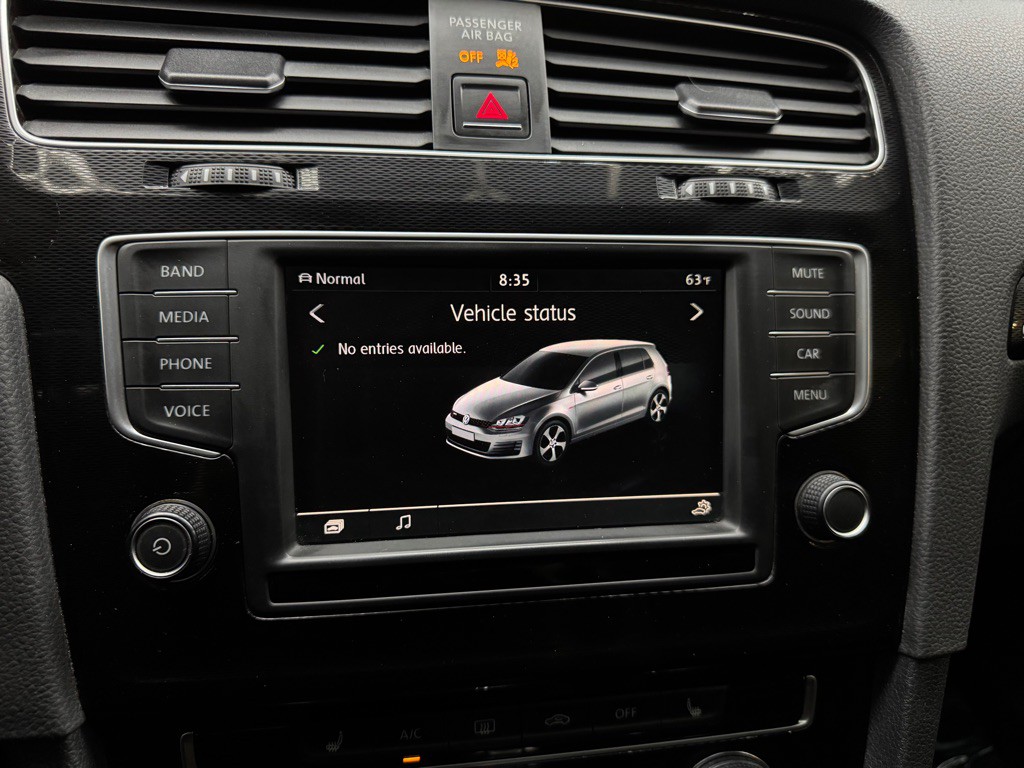 2017 Volkswagen GTI Image 32