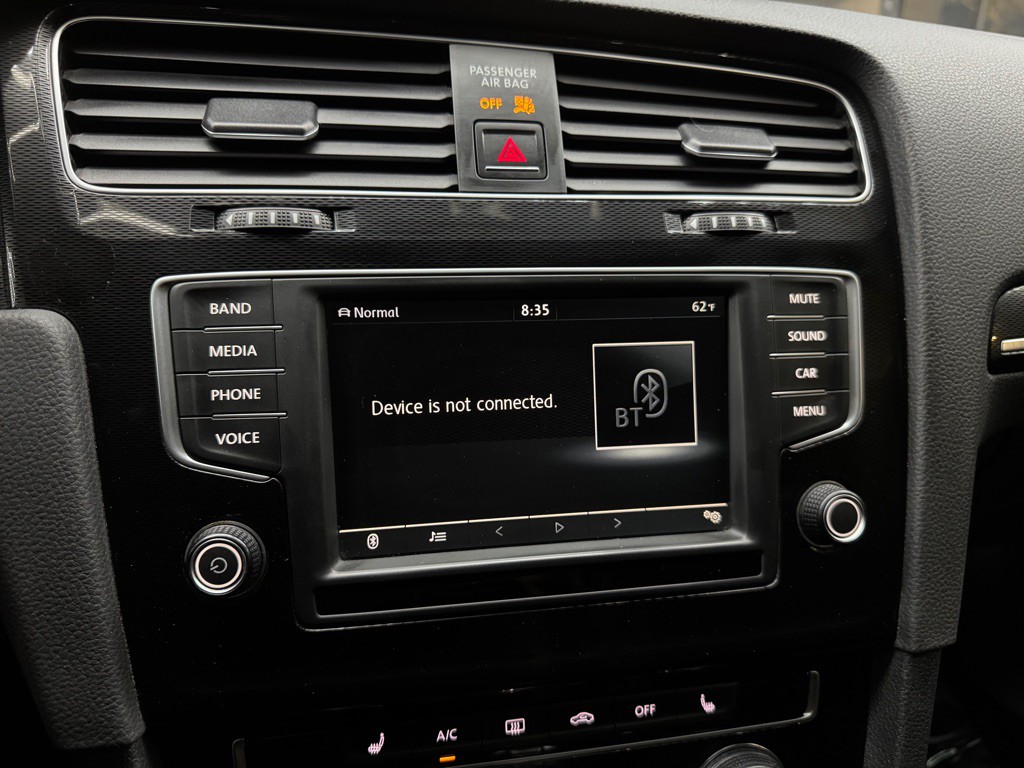 2017 Volkswagen GTI Image 33