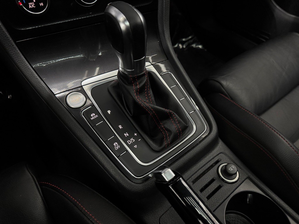 2017 Volkswagen GTI Image 34