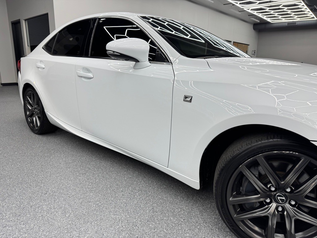 2016 Lexus IS Image 2
