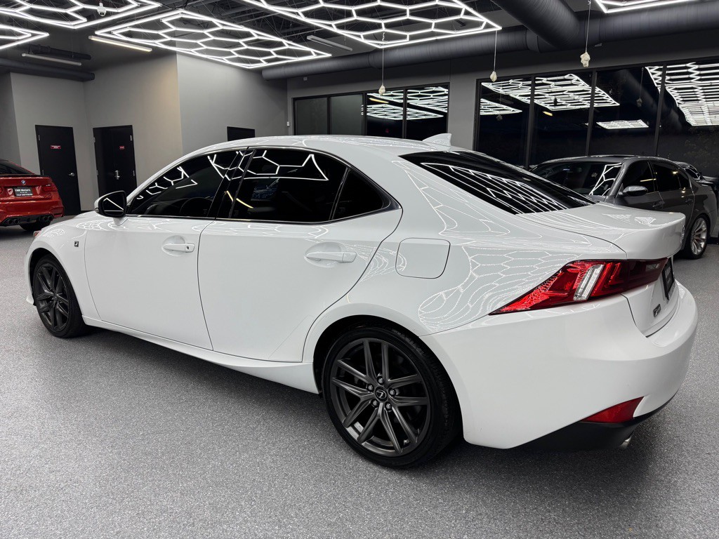 2016 Lexus IS Image 8
