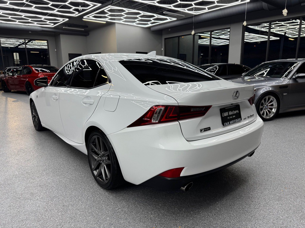 2016 Lexus IS Image 9