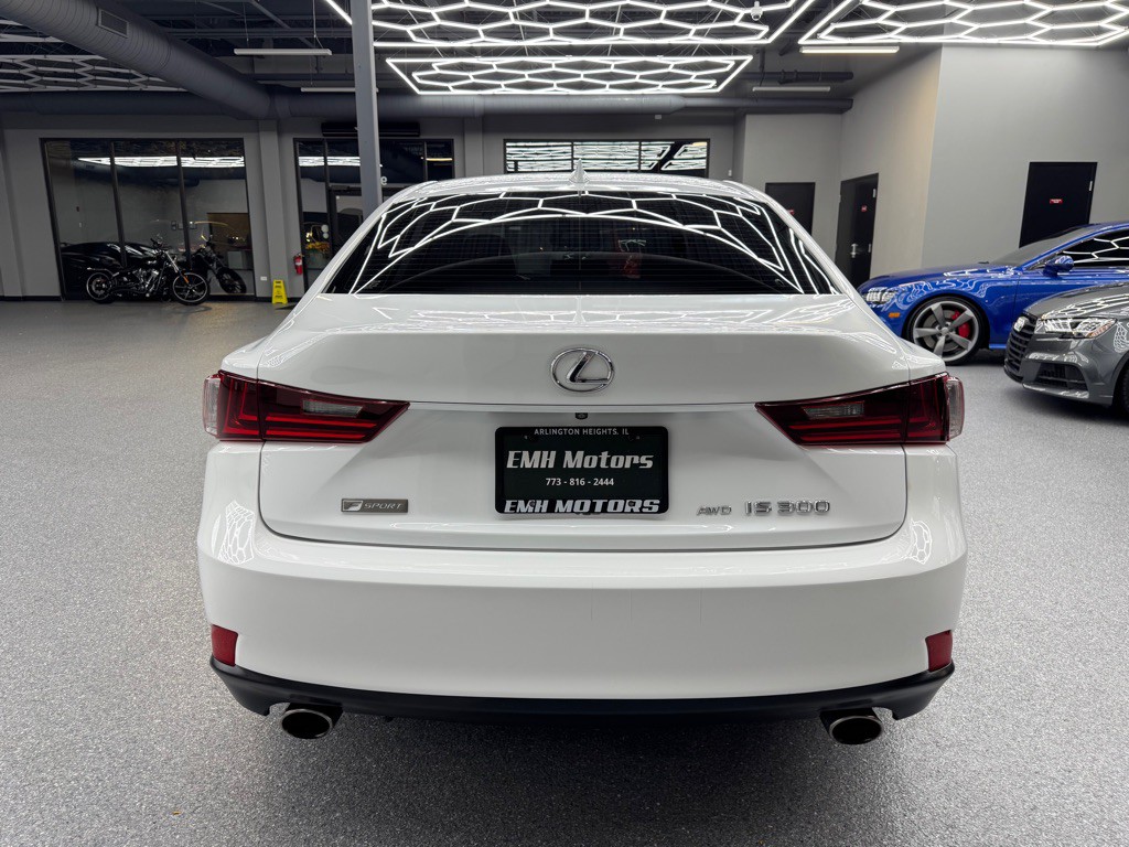 2016 Lexus IS Image 10