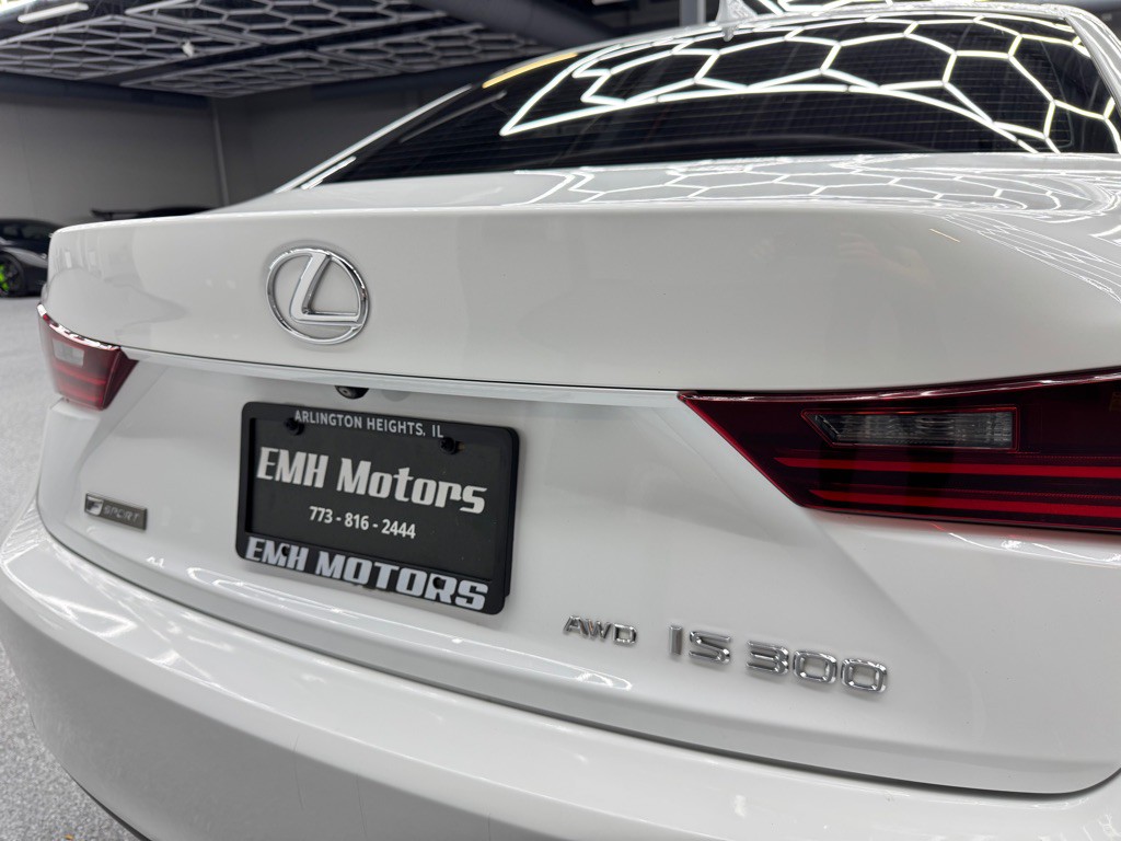 2016 Lexus IS Image 11