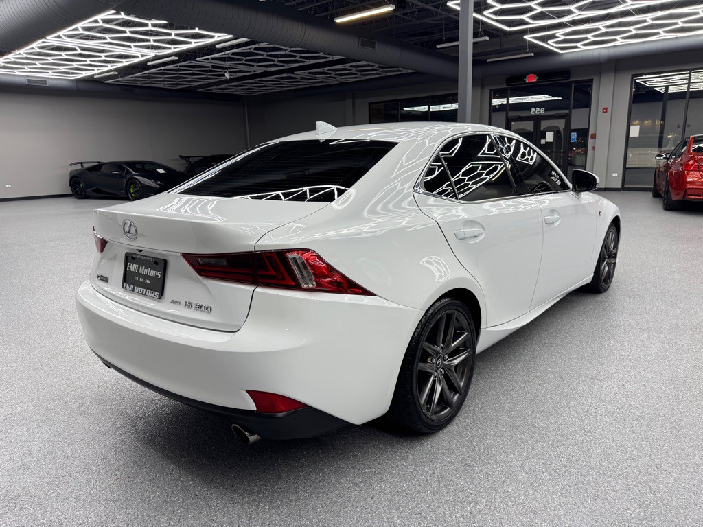 2016 Lexus IS Image 12