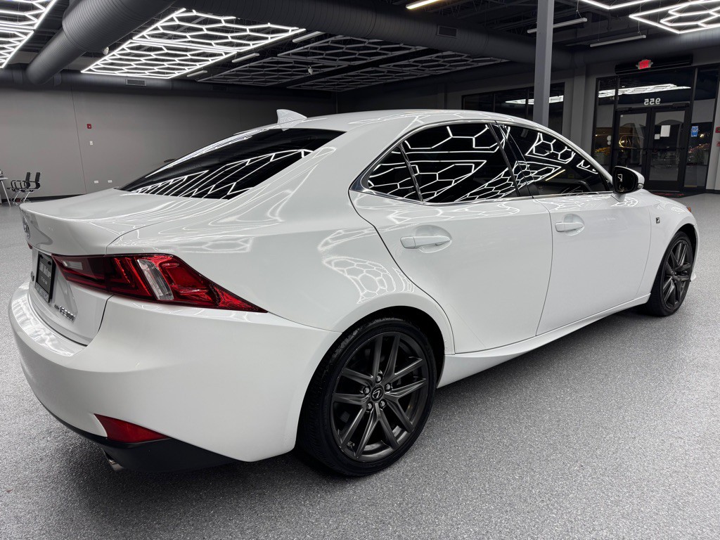 2016 Lexus IS Image 13