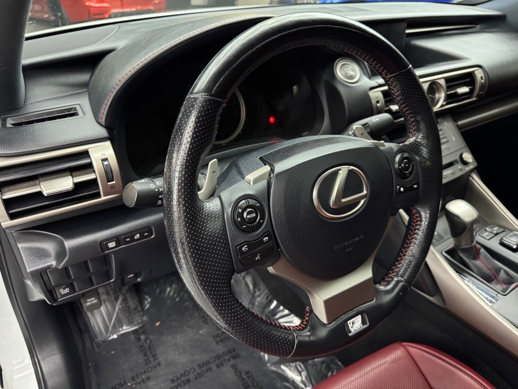 2016 Lexus IS Image 18